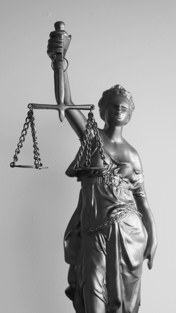 Philippe Licini avocat droit pénal droit public Avignon Bagnols-sur-Cèze – Spécialiste des affaires pénales, conseil et défense dans le Vaucluse et le Gard.